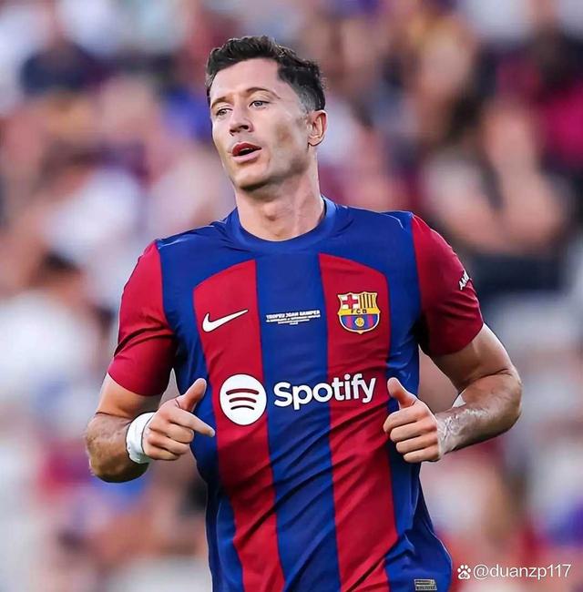 九游体育-莱万多夫斯基重要时刻重要助攻，加拿大队带队取胜！赛场气氛高涨的简单介绍