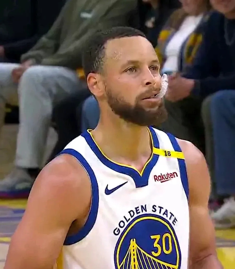 九游-库里回归赛场,回归赛场首场状态亮眼,篮网观众沸腾!的简单介绍