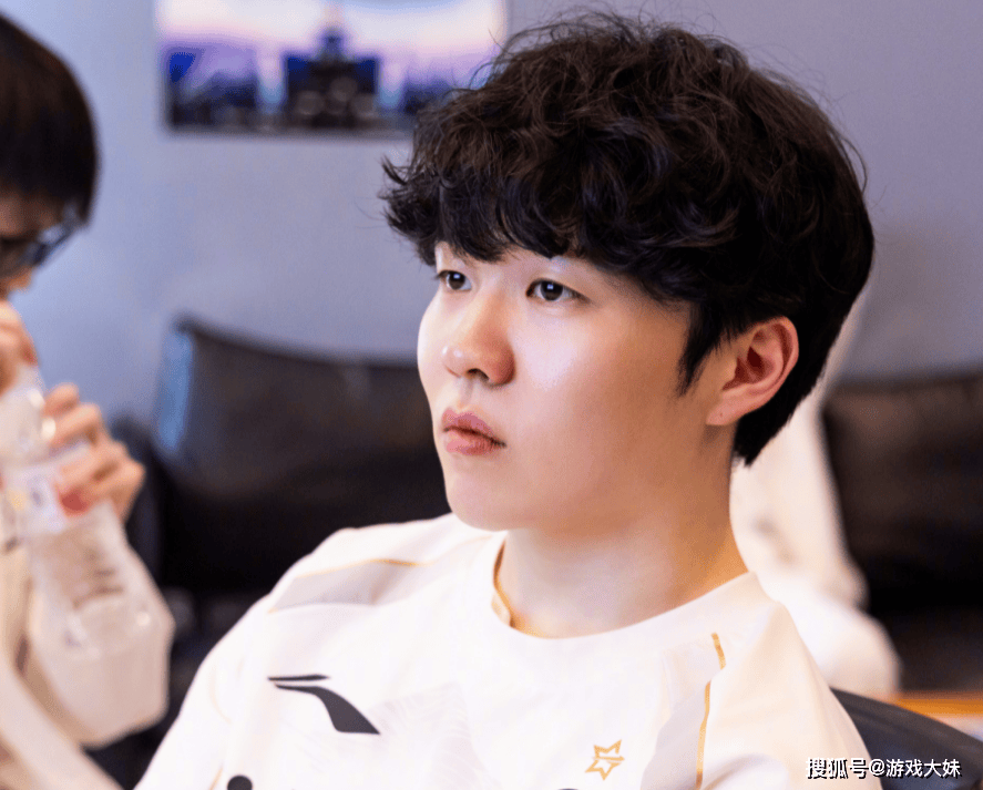 九游娱乐-Rookie在RNG比赛中高光表现，逆转引发热议！的简单介绍
